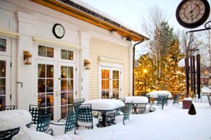 澳大利亚游泳选手打破世界纪录：速度与心灵的双重胜利