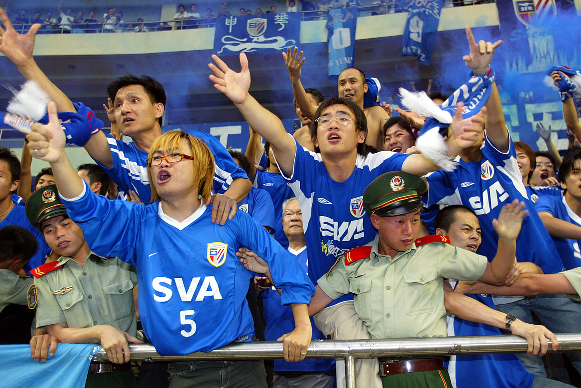 沙尔克球员受伤退赛,对球队士气产生影响