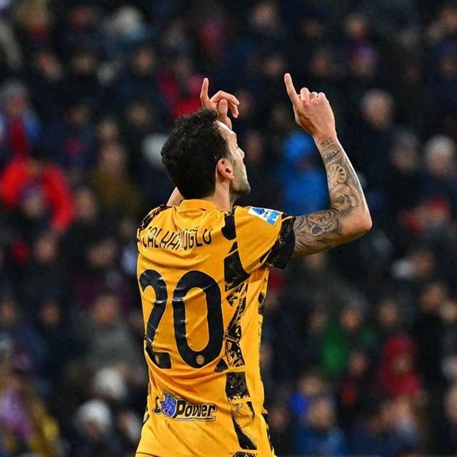 意甲球队球迷狂欢庆祝,球队告捷的简单介绍 意甲球队球迷狂欢庆祝,球队告捷的简单介绍