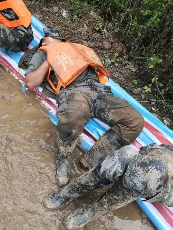 全力奋战:新疆选手无畏反击获胜的简单介绍