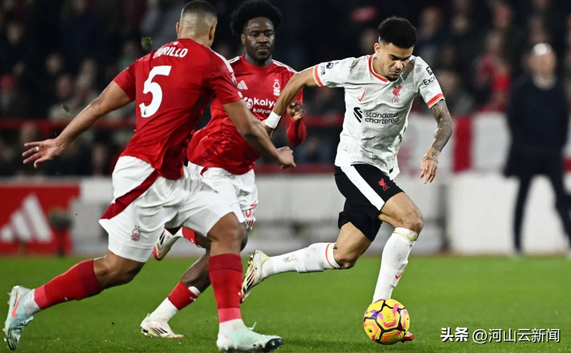 包含阿森纳客场胜出,英超争四希望再燃的词条