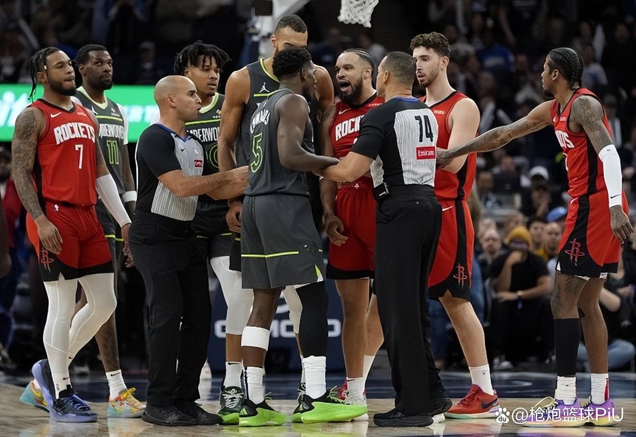火箭遭遇四连败,球队危机重重管理层紧急 火箭遭遇四连败,球队危机重重管理层紧急