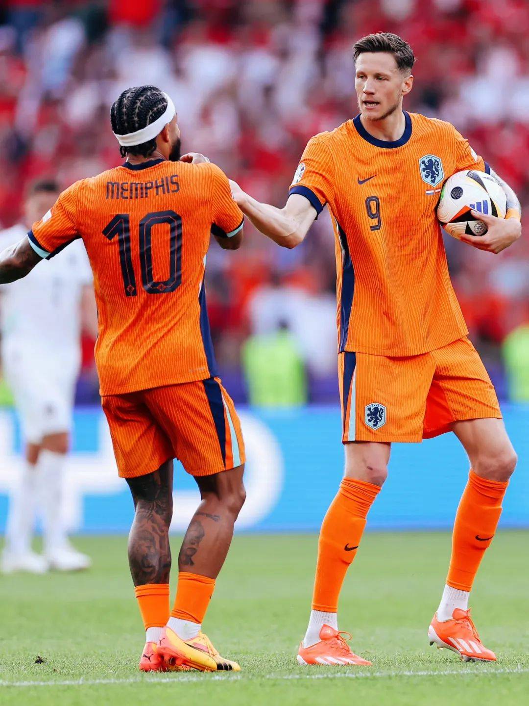 波兰主场大捷,欧洲杯八强席位尘埃落定的简单介绍