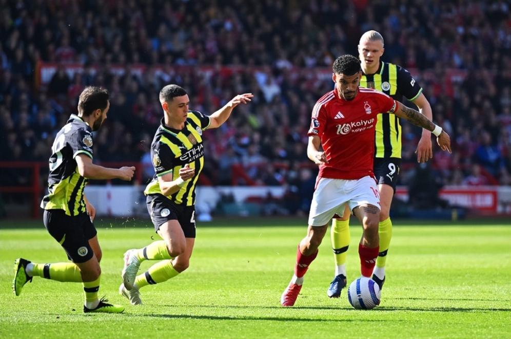 曼城客场不敌对手,英超争冠形势严峻