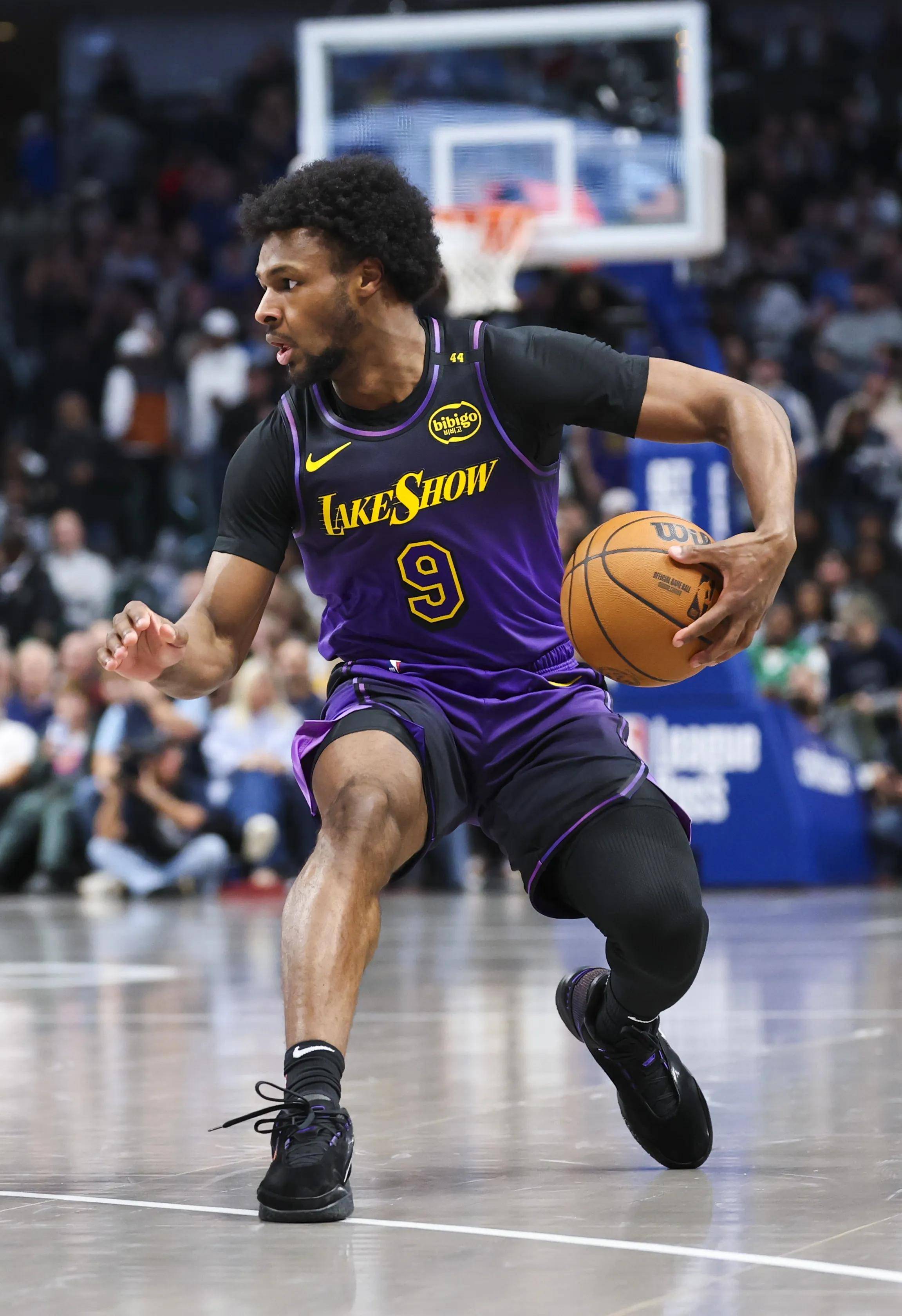 关于雄鹿擒小牛,字母哥全面发挥独得分的信息