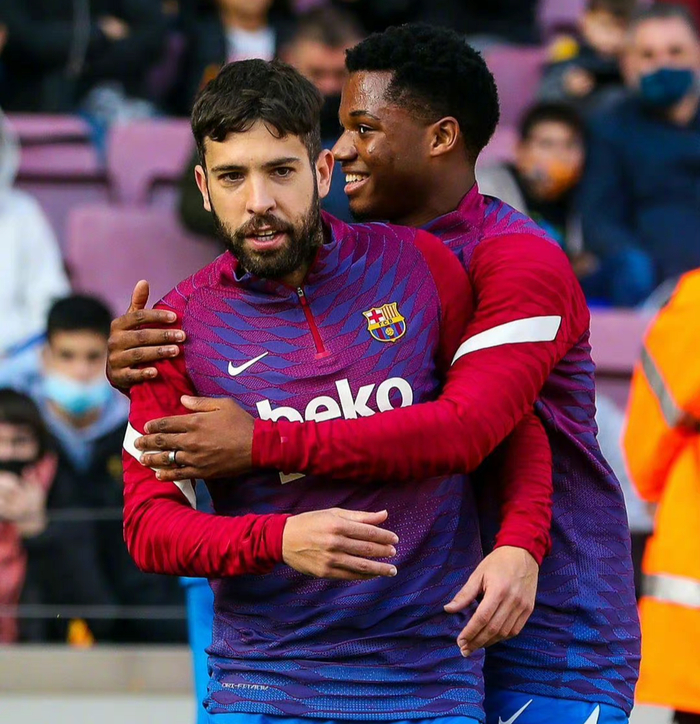 巴塞罗那遭遇百讽,诺坎普要变成废墟