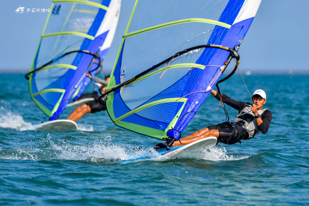 新西兰帆船队速度迅猛,夺得桂冠