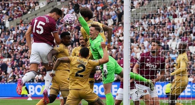 英超四强激战,曼联临危受命取得关键胜利