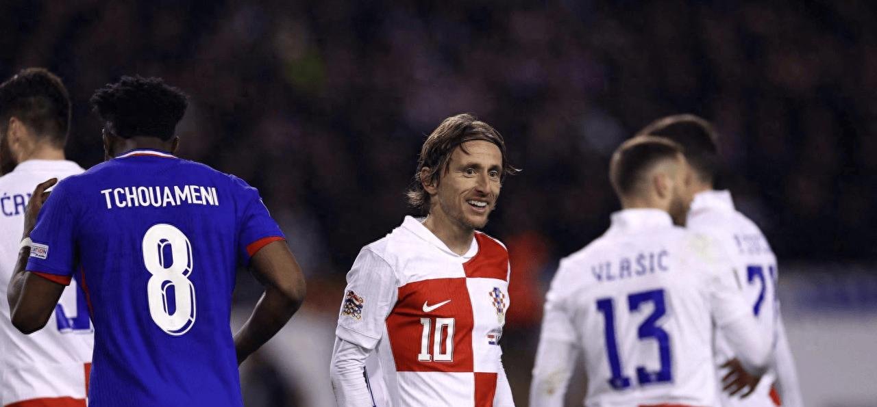克罗地亚队取得惊险胜利,晋级