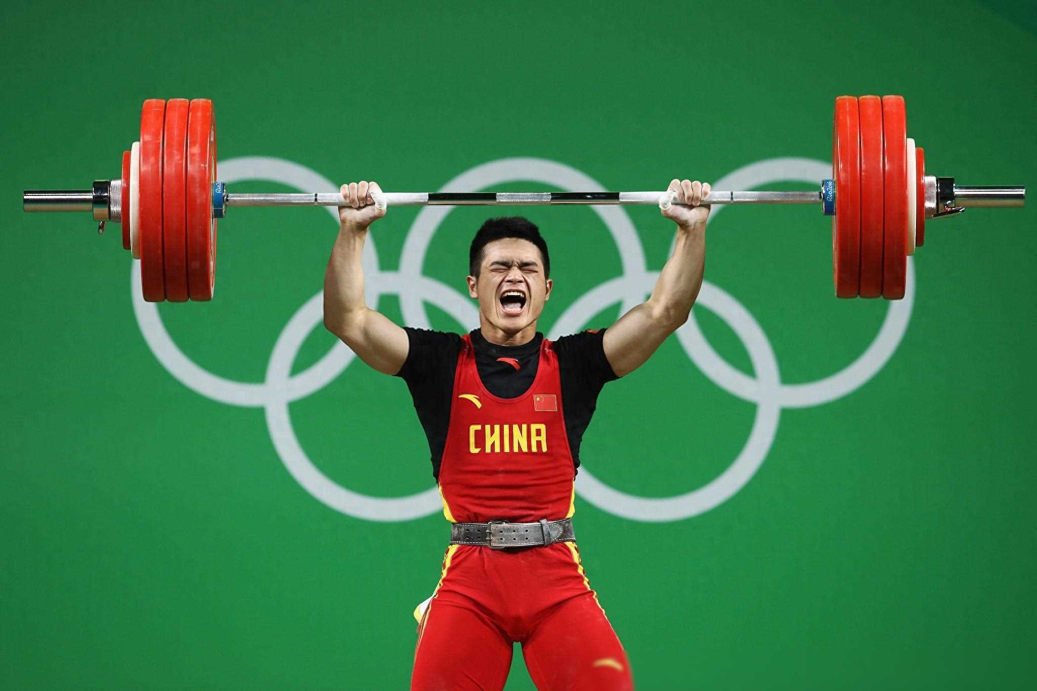 俄罗斯举重选手创造新世界纪录,引发热议 俄罗斯举重选手创造新世界纪录,引发热议
