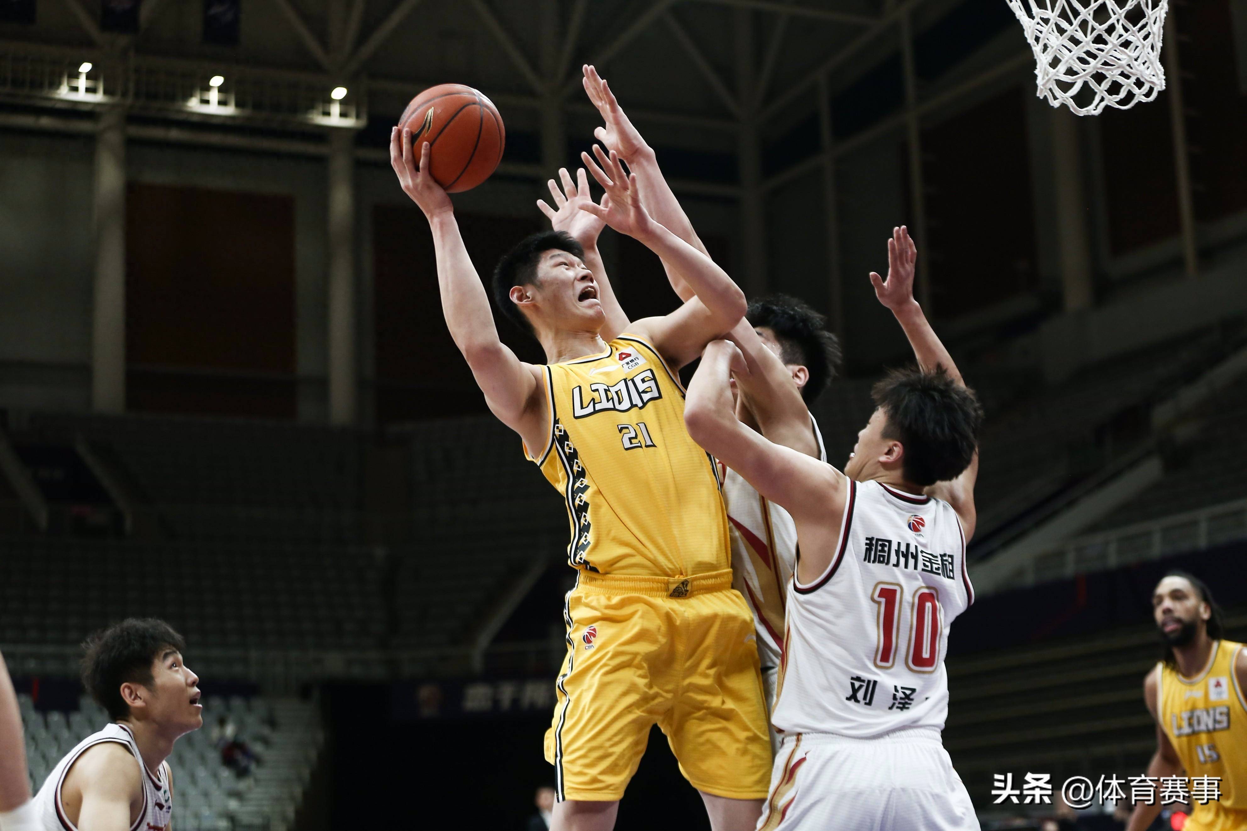 广东男篮再胜广西,保持不败战绩 广东男篮再胜广西,保持不败战绩