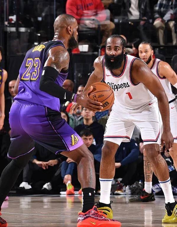 火箭胜开拓者，哈登连续两场满贯