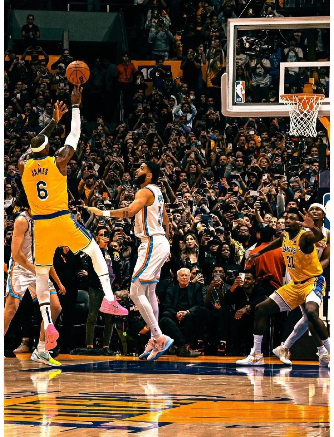 湖人击败爵士,詹姆斯现成全队得分王 湖人击败爵士,詹姆斯现成全队得分王