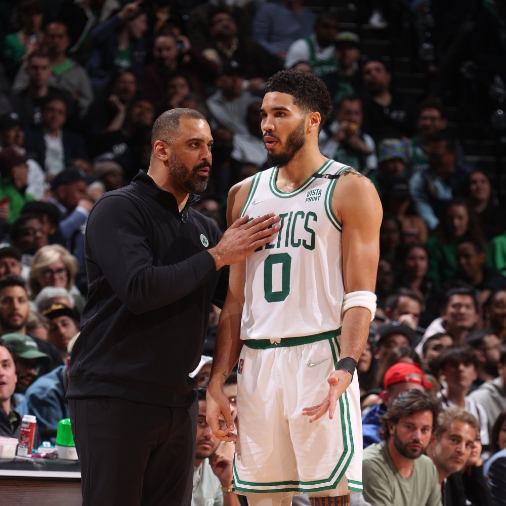 AC米兰客场横扫对手,再续连胜纪录 AC米兰客场横扫对手,再续连胜纪录